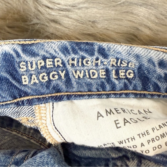 American Eagle Super High Rise Baggy Wide Leg Women’s Light Wash Jeans Sz 0 Reg - Picture 6 of 11